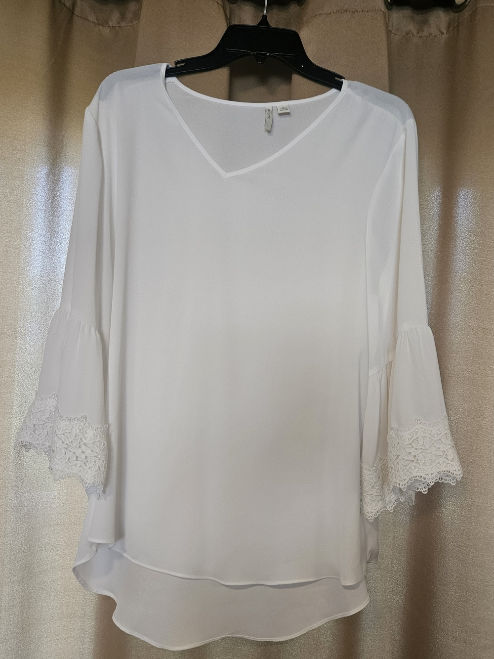 Women's White V-Neck Lace Bell-Sleeve Blouse